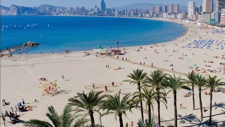 Hoteles de Benidorm se borran del Imserso y preparan su propio programa de turismo para mayores